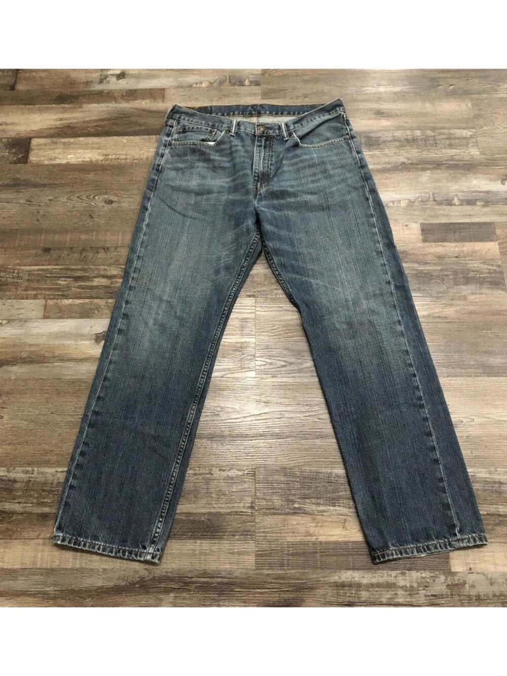 Levi's 505 Mens 36x32 Regular Fit Straight Leg Medium Wash Blue Jeans